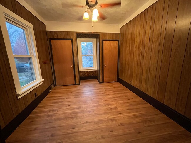 Building Photo - Postmaster