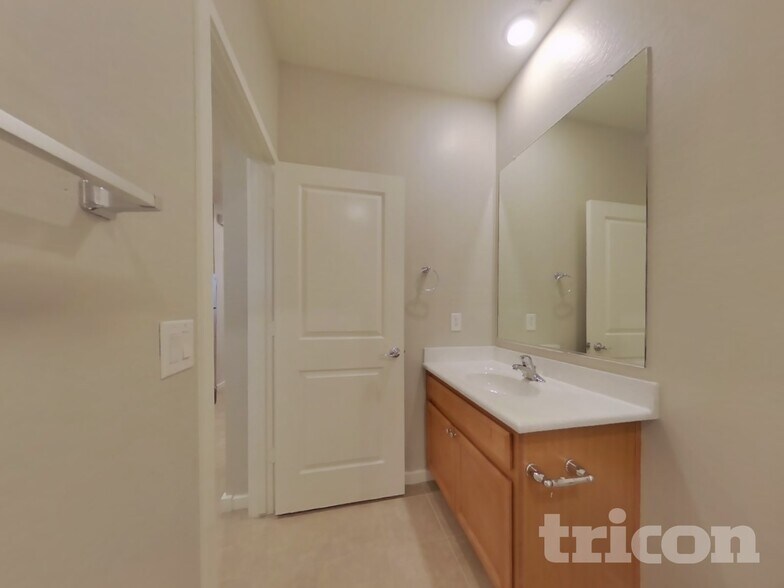 Building Photo - 13283 N 144th Ln