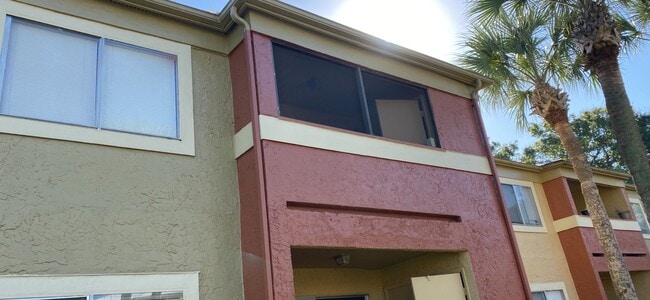 Building Photo - Large 1 bedroom Condo on Second Floor Over...