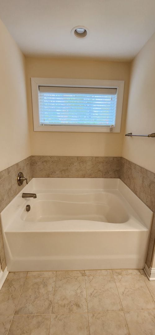 Building Photo - Great home in desirable neighborhood! Washer/Dryer Included!