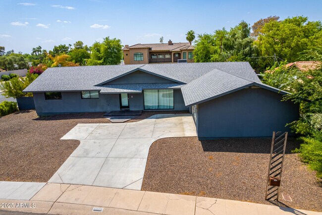 Building Photo - 5002 N 38th Pl