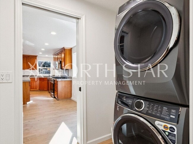 Building Photo - Lake Oswego Home for Lease – Fully Remodeled