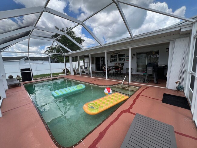 Building Photo - FURNISHED SHORT TERM SEASONAL RENTAL - 2 Bed / 2 Bath - Single Family, Pool Home (Heated) - $3,30...