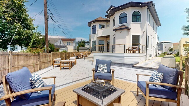 Building Photo - 31 Seaside Ct
