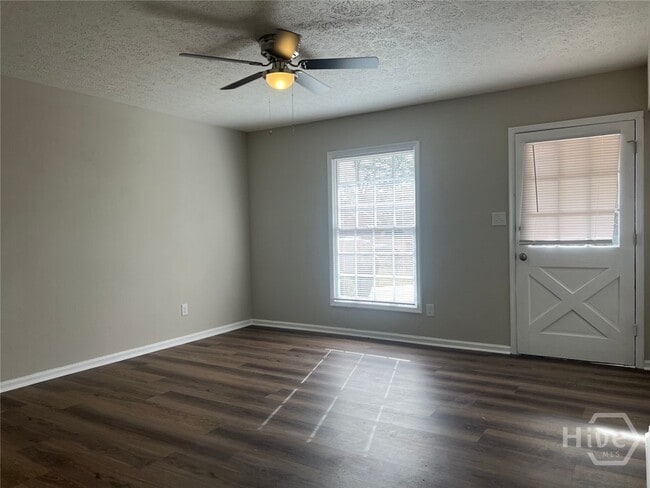 Building Photo - 1695 E Broad St