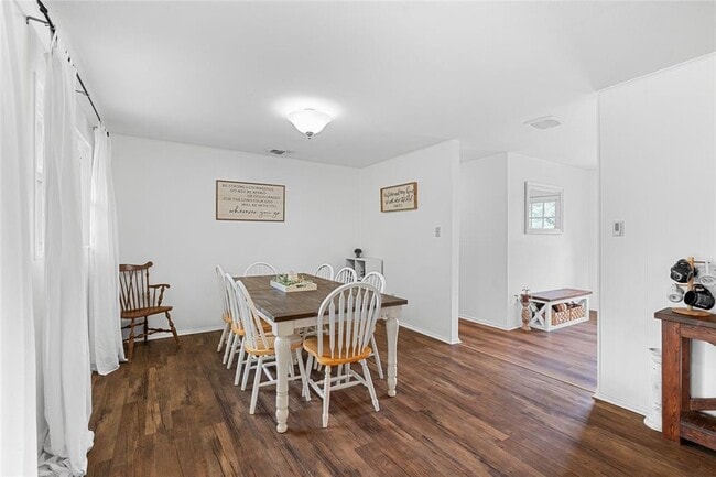 Building Photo - 617 Johnson St