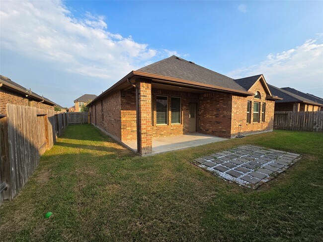 Building Photo - 511 Yellow Bullhead Ct