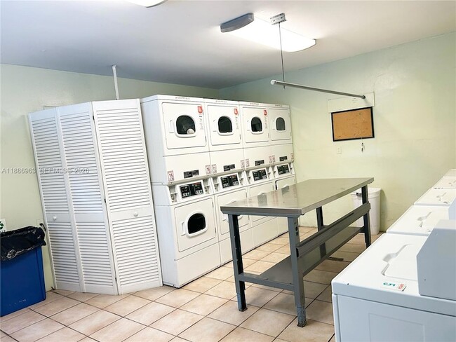 Building Photo - 7865 SW 57th Ave