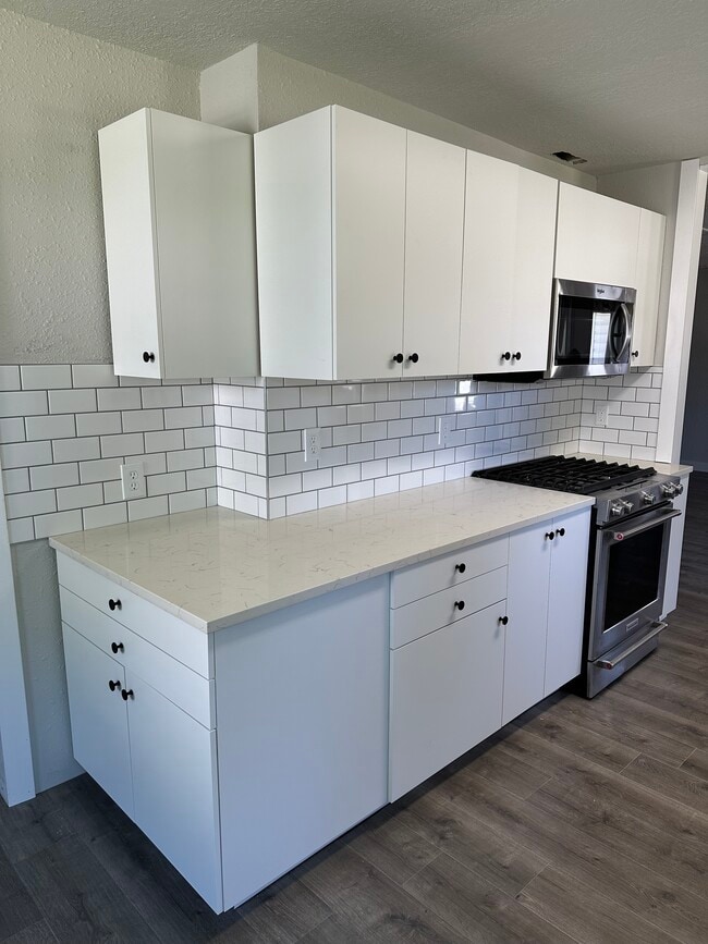 Building Photo - 240 W 8th Ave