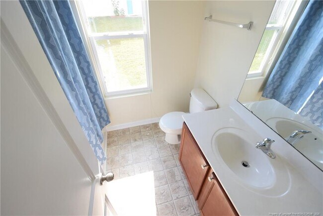 Building Photo - 2541 Spinnaker Dr