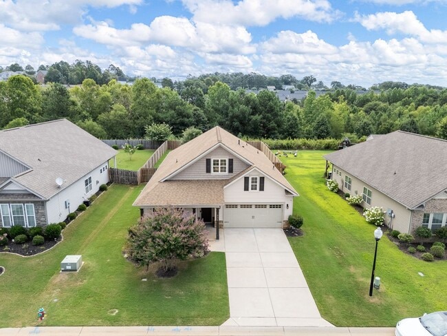Building Photo - Beautiful 4 BR, 2 BA Home, 2 Car Garage wi...