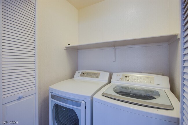 Building Photo - 10448 Dark Sands Ave