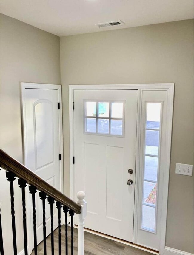 Building Photo - 1150 Maid Marian Ln