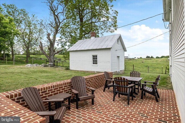 Building Photo - 5452 Middle Rd