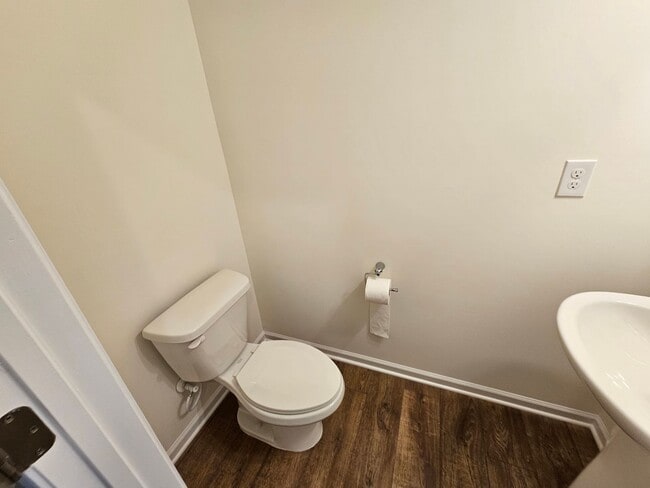 Building Photo - Like New Town Home in Kellerton Place, Monroe!