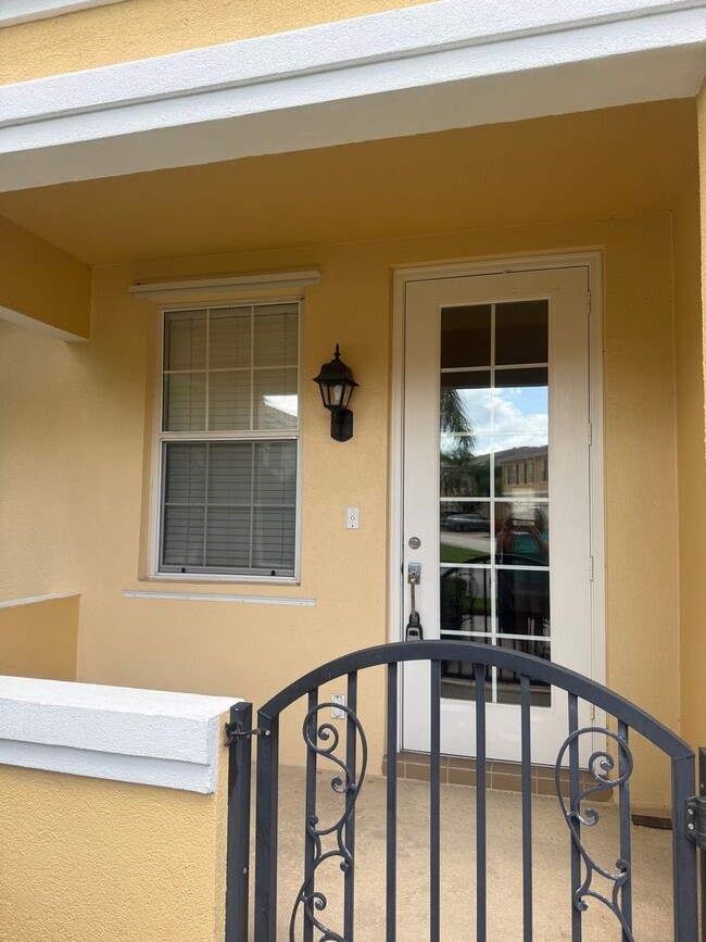 Building Photo - 1603 Napoli Dr W
