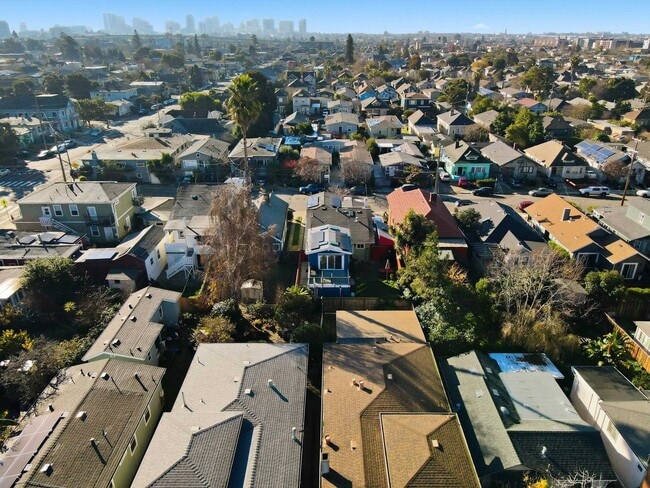 Building Photo - 820 46th St