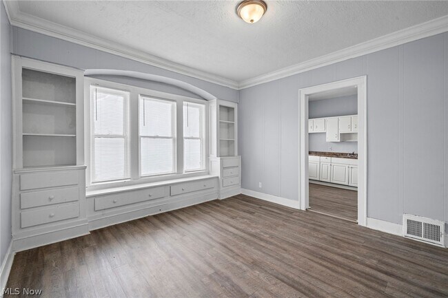 Building Photo - 3455 E 121st St