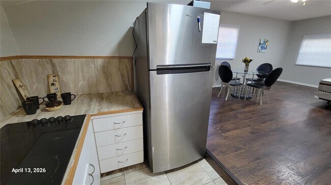 Building Photo - 411 Ave E SE