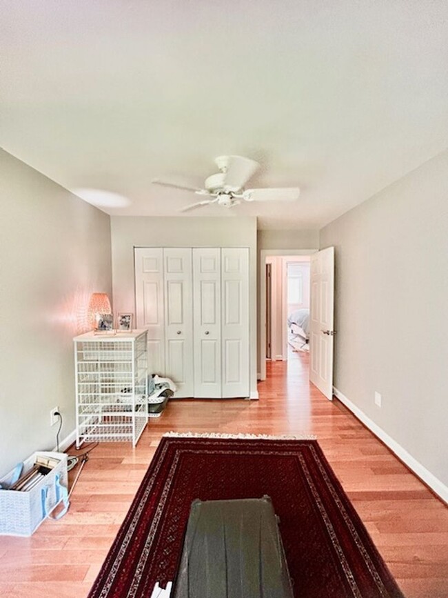 Building Photo - Welcome to this Lovely Home in Reston, VA!