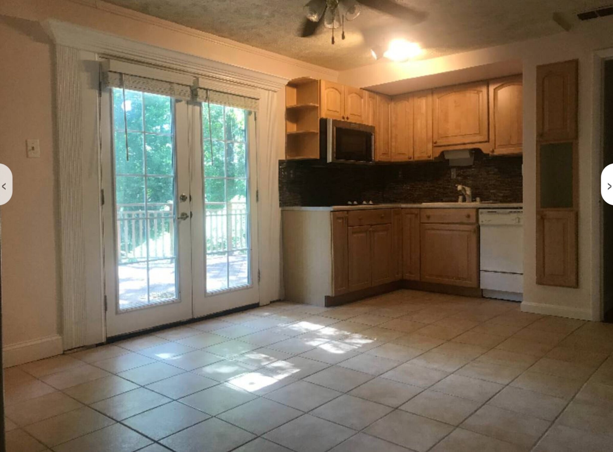 Building Photo - 4433 Village Dr