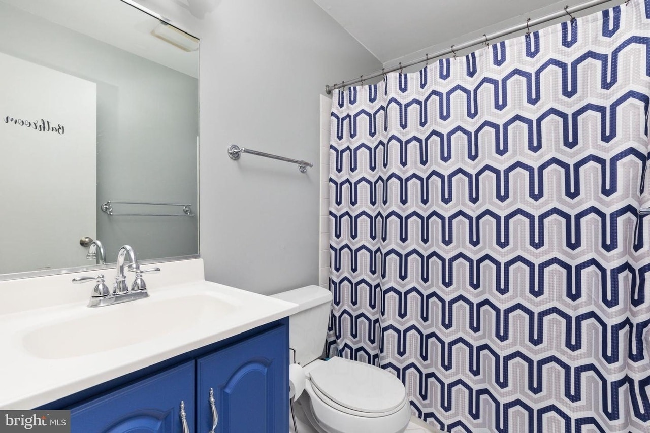 Hall Bath - 4133 Novar Dr