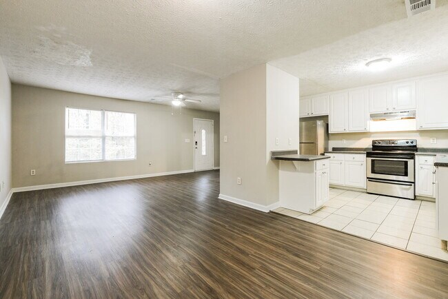 Building Photo - 3296 Goldenchain Dr