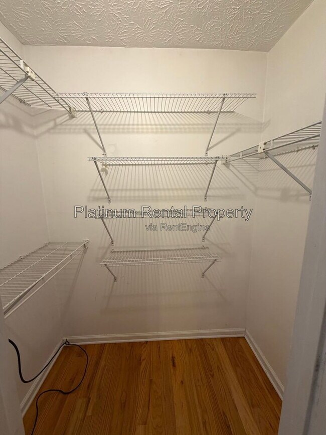 Building Photo - 6533 Meadow Rue Dr