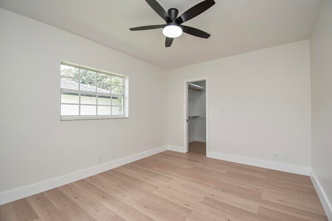 Building Photo - 6749 S Grande Dr