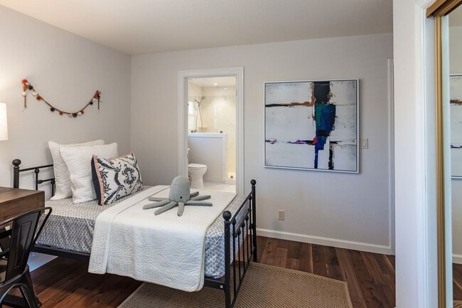 Building Photo - Downtown Los Altos Luxury Townhome