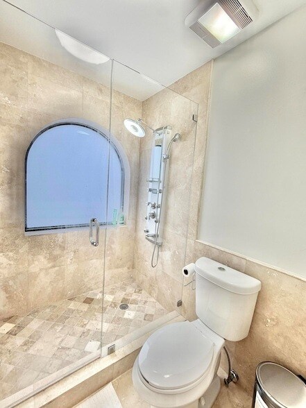 Building Photo - 6411 Via Rosa