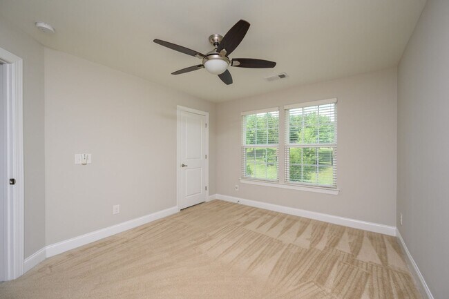 Building Photo - **RARE, EXECUTIVE HOME ON OVER HALF AN ACR...