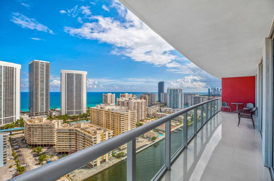 Building Photo - 2600 E Hallandale Beach Blvd