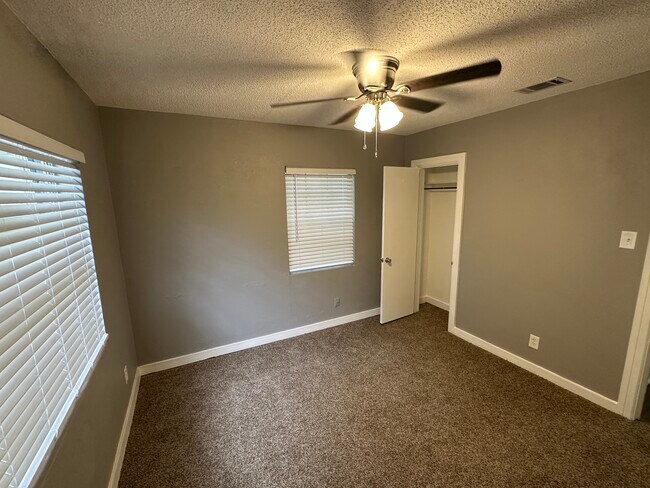 Building Photo - 1207 Bay Ave