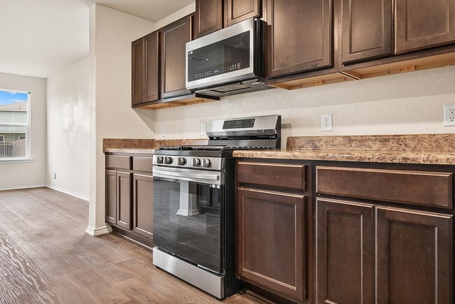 Building Photo - 4 Bedroom/3 Bath Redbird Ranch Subdivision