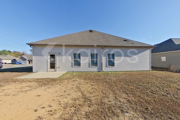 Building Photo - 204 White Oak Cir