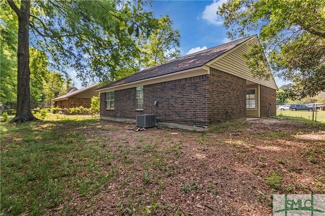 Building Photo - 65 Falcon Dr
