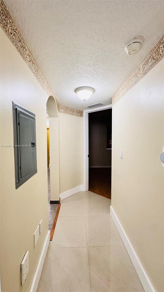Building Photo - 1260 SE 31st Ct