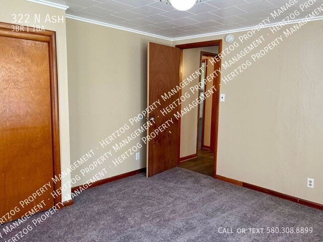 Building Photo - 322 N Ash-