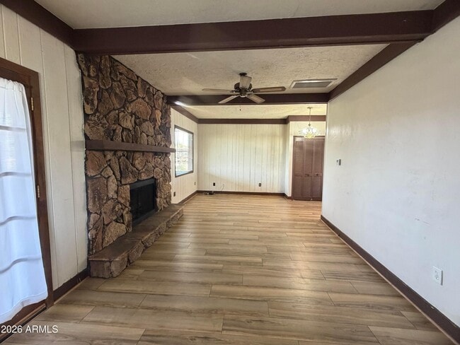 Building Photo - 1328 E Maddock Rd