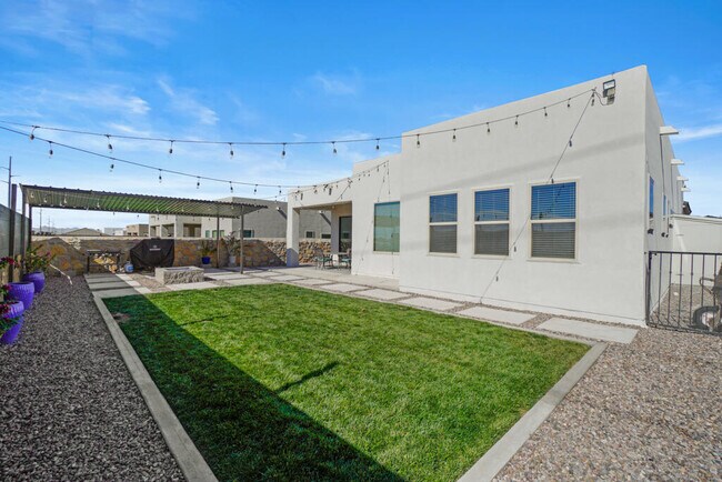 Building Photo - 13432 Emerald Rose Ct