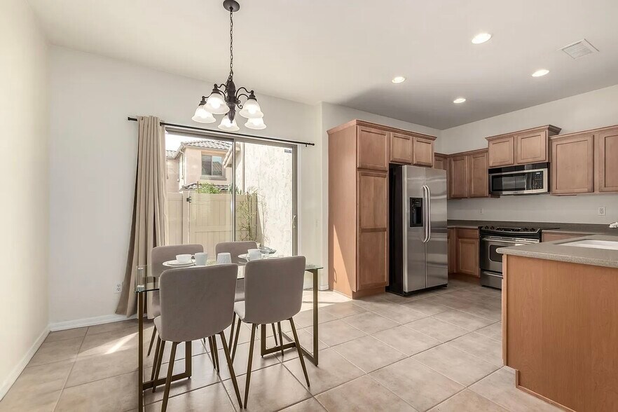 Building Photo - 16017 N 19th Dr