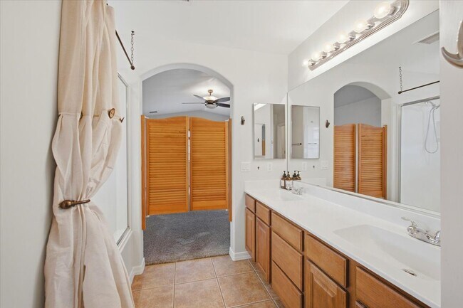 Building Photo - 2330 W Gambel's Ridge Dr