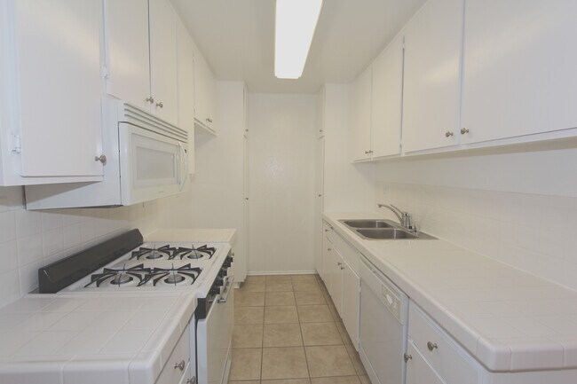 Building Photo - 5421 Kester Ave