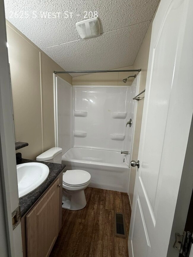 Building Photo - 2625 S West St