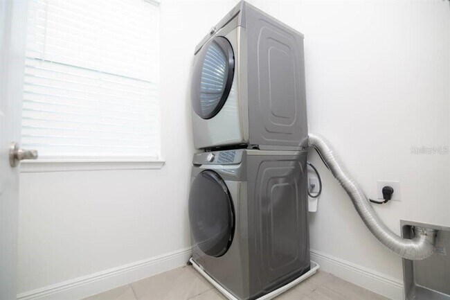 Building Photo - 15367 Gilligan Ct