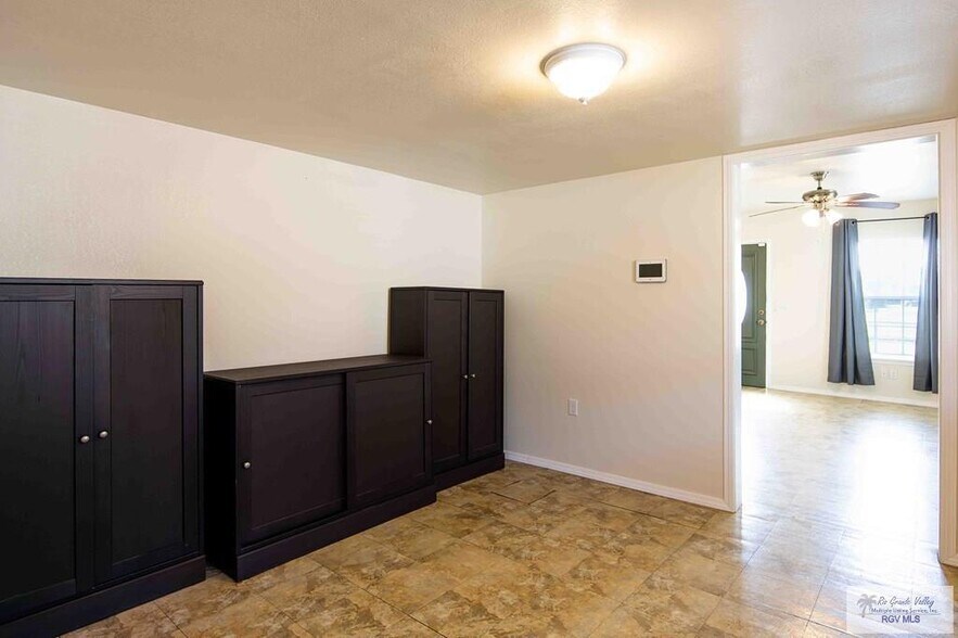 Building Photo - 306 W 6th St