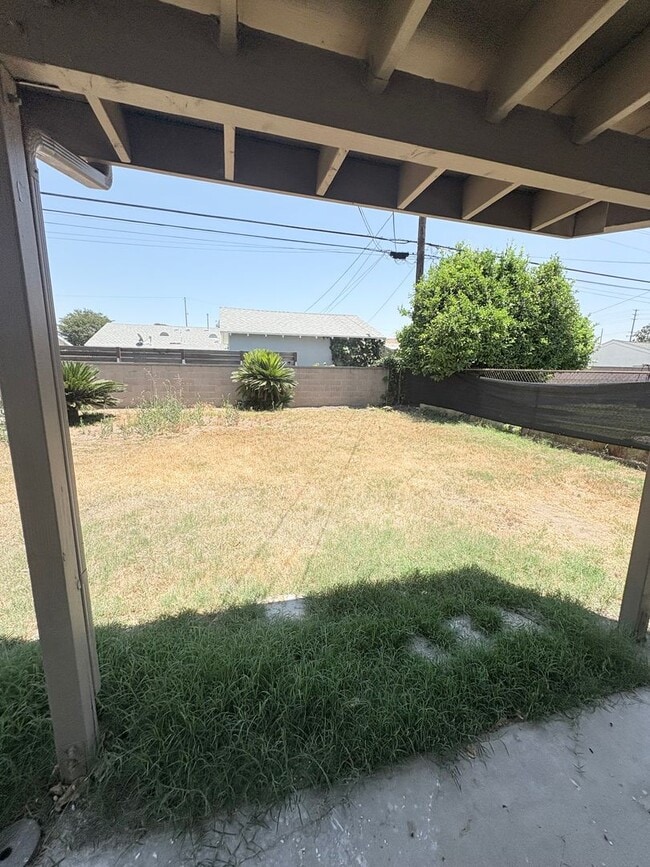 Building Photo - Lovely 3 Bedroom 1 Bath House with Garage