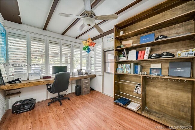 Building Photo - 1309 Funston St