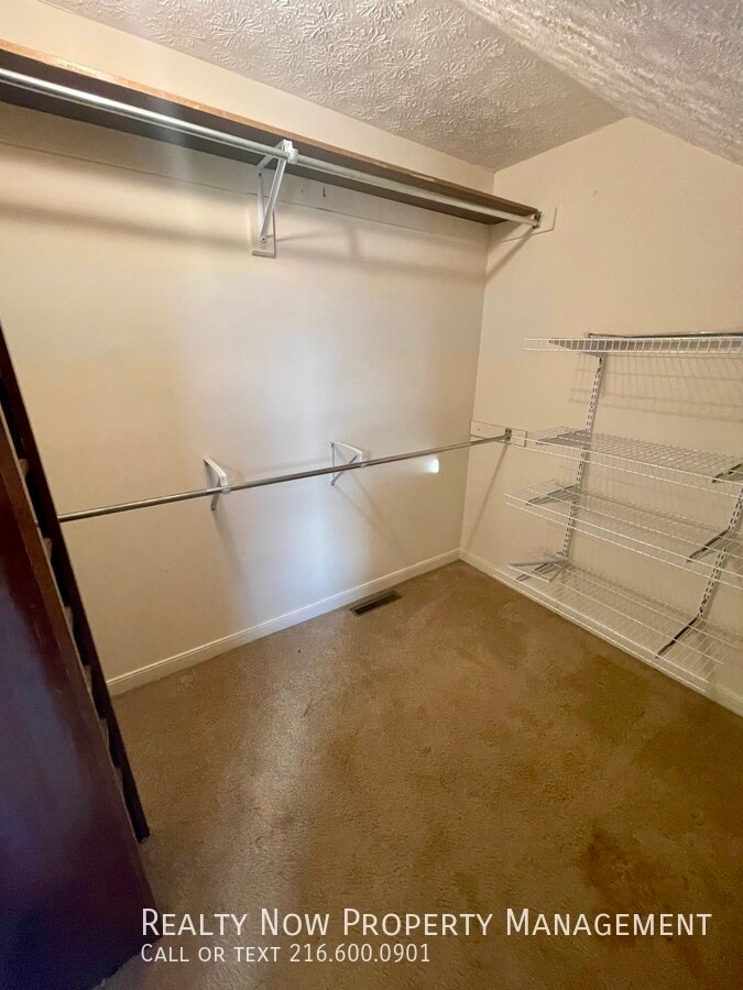 Building Photo - 32467 S Roundhead Dr